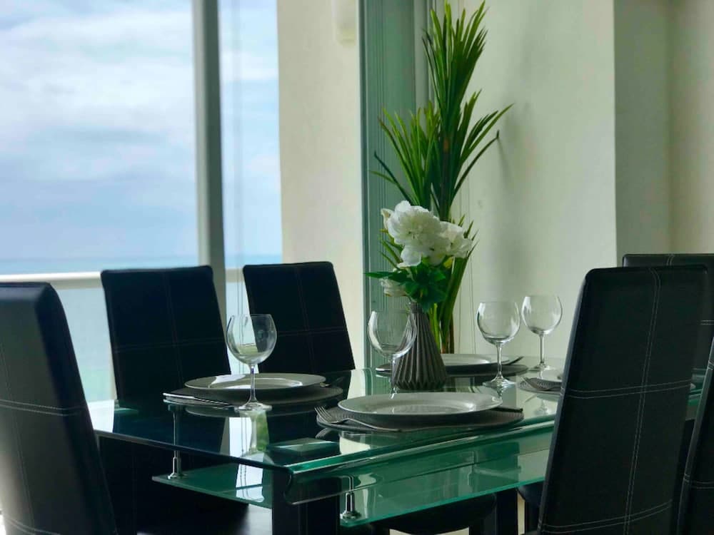 MAREA Beachfront 2 BDR - Stunning Oceanview