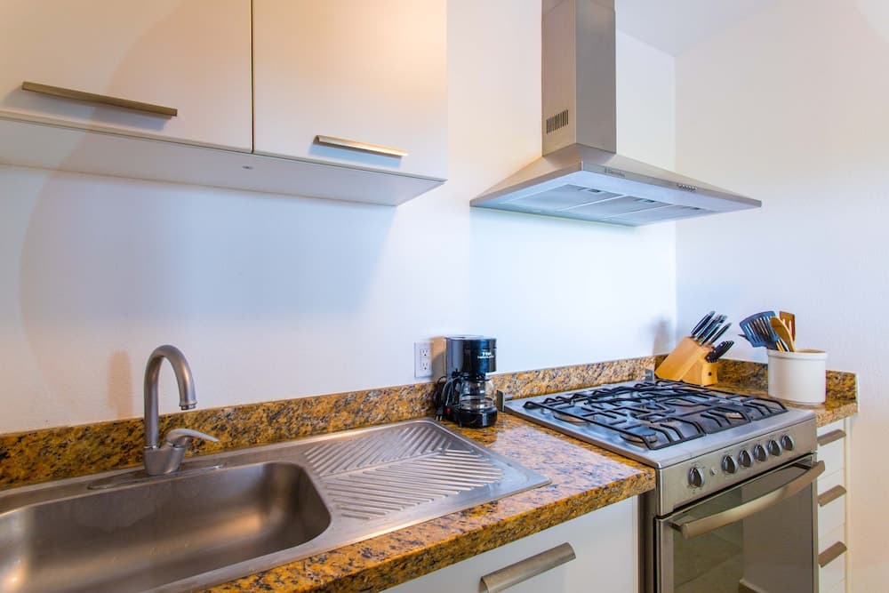 TROPICAL Beachfront 1 BDR