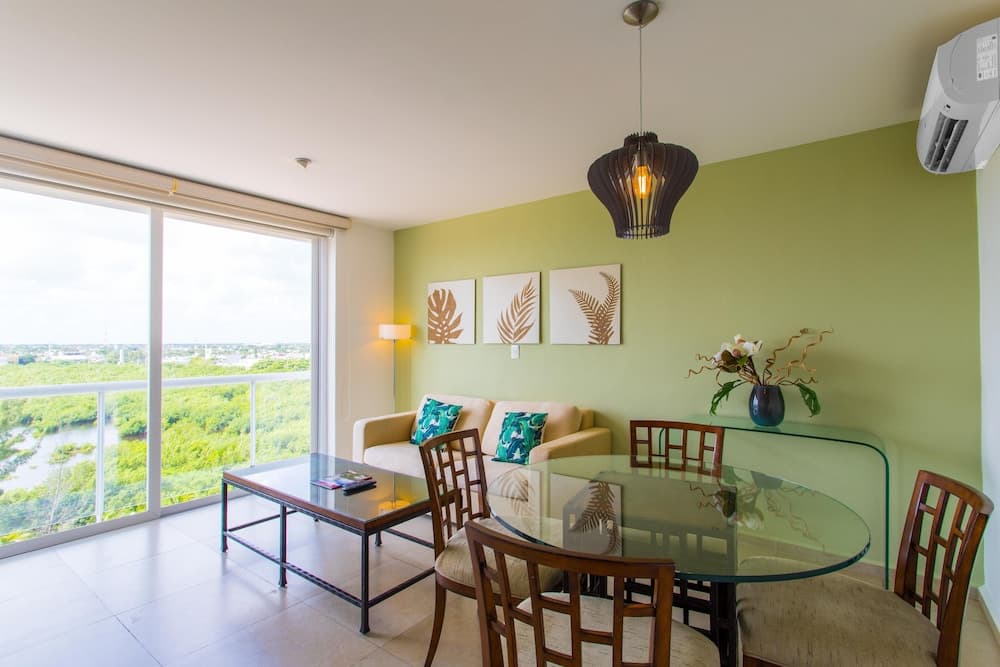 TROPICAL Beachfront 1 BDR