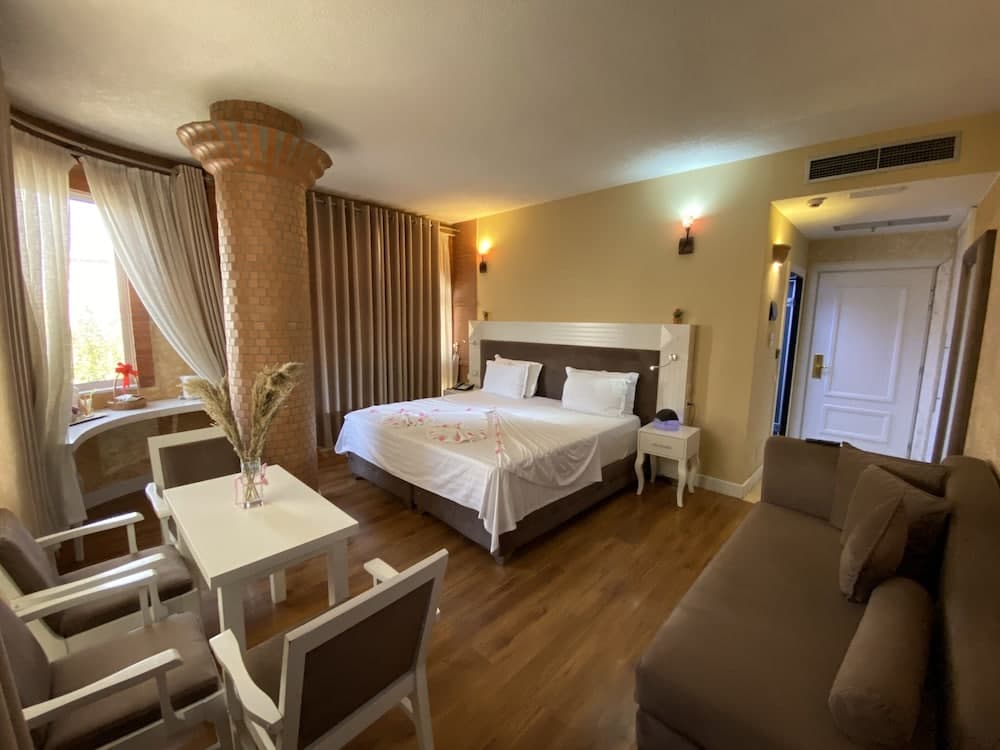 The Red Bricks Hotel