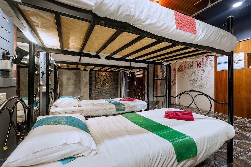 Fandee House Hostel - Adults Only