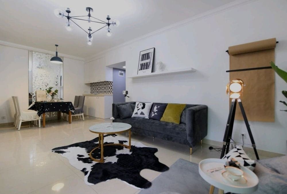 Four Seasons Window View Apartment