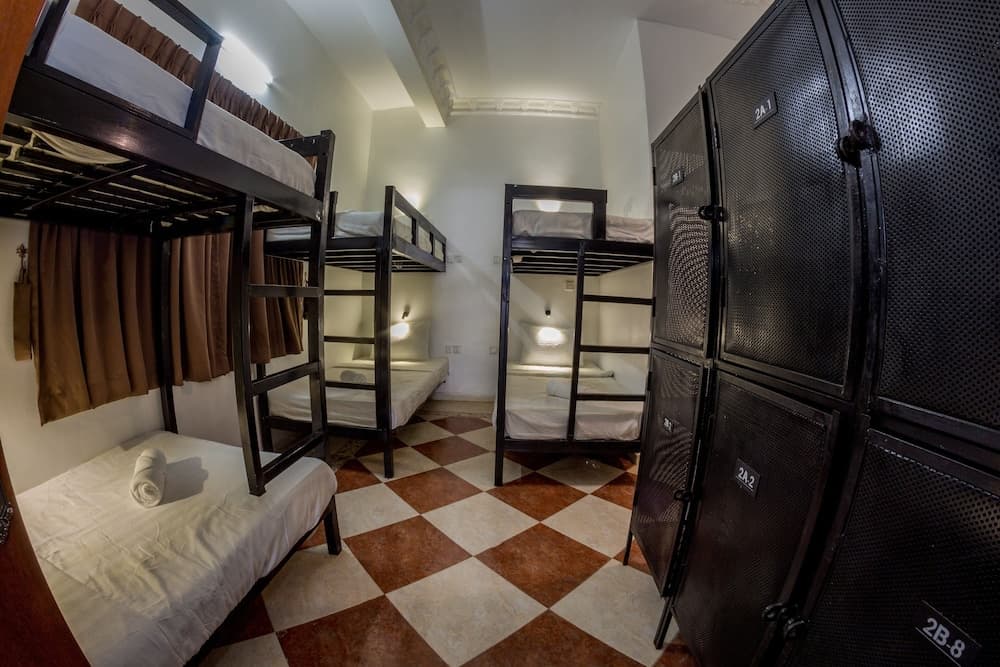 Poolside Villa - Hostel