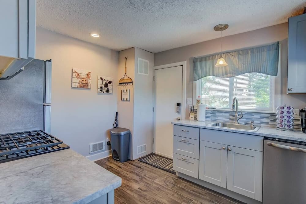 Craft Brewery Perfection! Charming & Dog-friendly