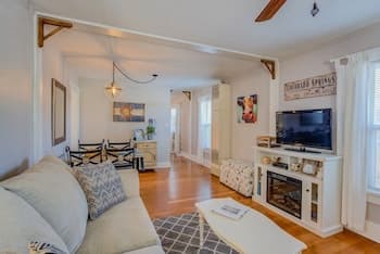 Craft Brewery Perfection! Charming & Dog-friendly