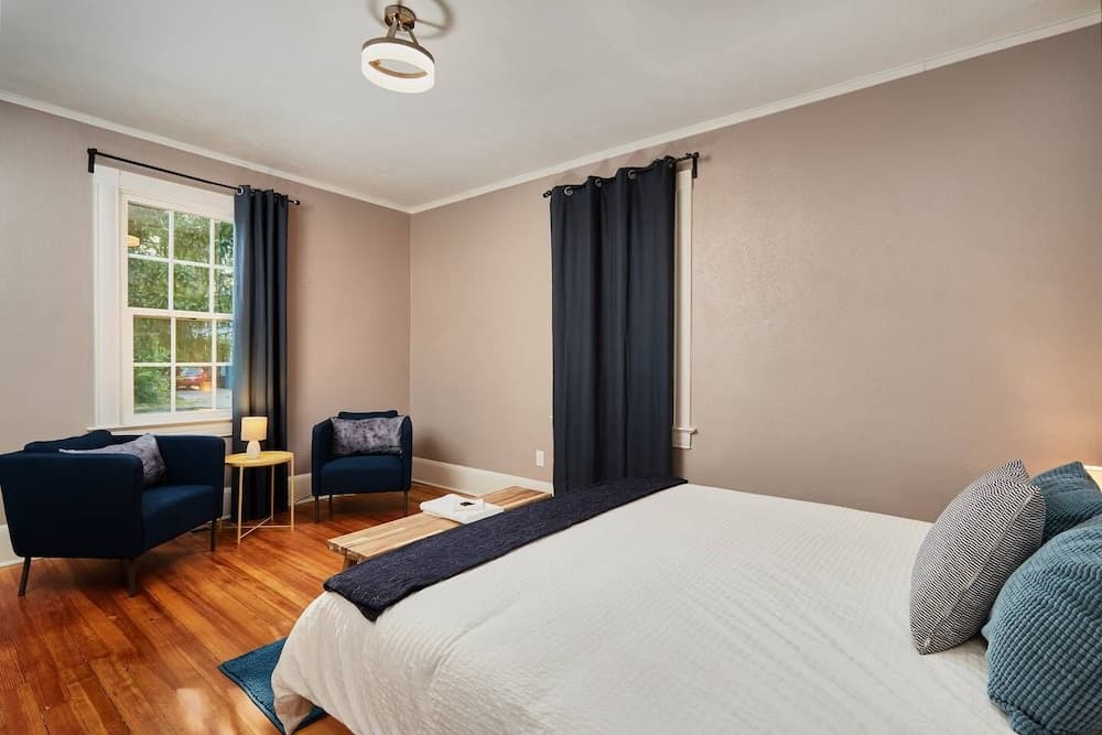 2BR Olympic Center Downtown