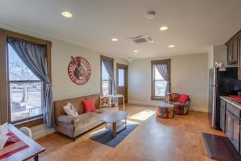 The Coffee Loft Above a Cafe Walk to Dwntn