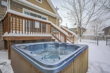 3BR Hot-tub & Dog-friendly Old Colorado City!!