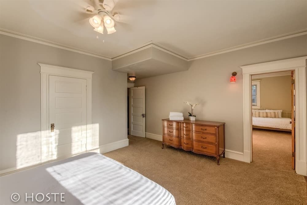 4brvictorian Mansionjust North of Downtown