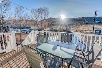 2BR Aptmt Parks Private Deck, Mountain Views!