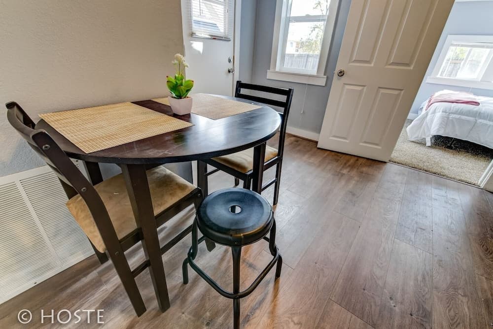 City Center Cottage Netflix, Mtns & Adventure!