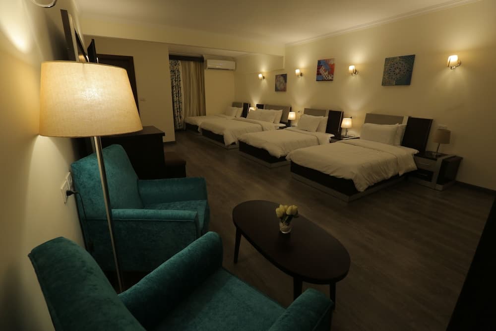 Pyramid Edge Hotel & Exclusive Pyramids View Rooftop