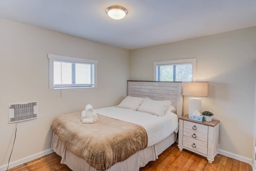 3brdowntownwalk to Restaurants & Bars W/fire pit