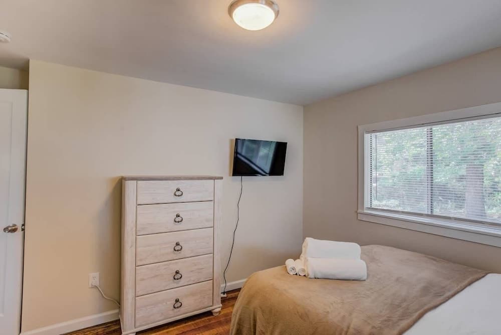 3brdowntownwalk to Restaurants & Bars W/fire pit