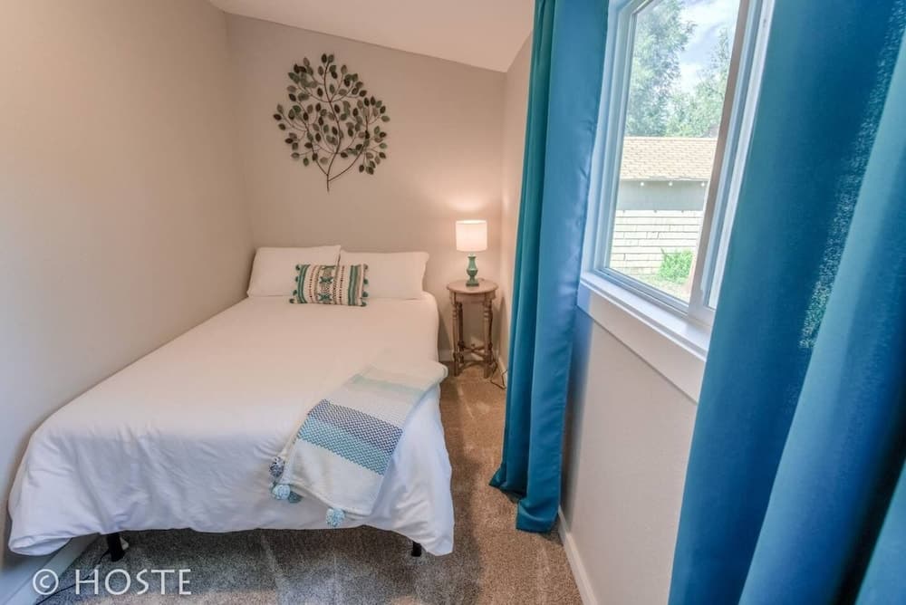 3BR Of Downtown King Bed, Dining, Has It All!