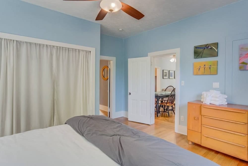 Downtown Practical & Pet-friendly Easy & Sensible