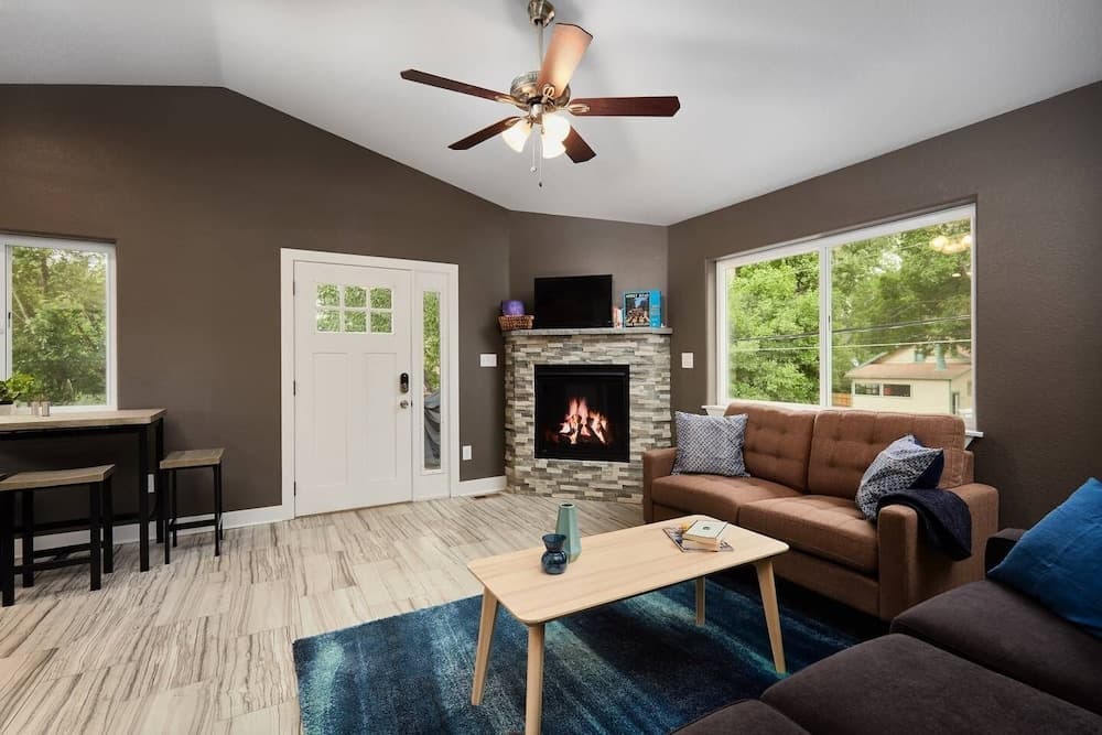 Treetop APT Café Olympic Center & Dwntwn