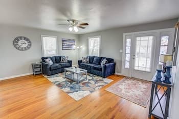2BR Olympic Training Center Dog-friendly