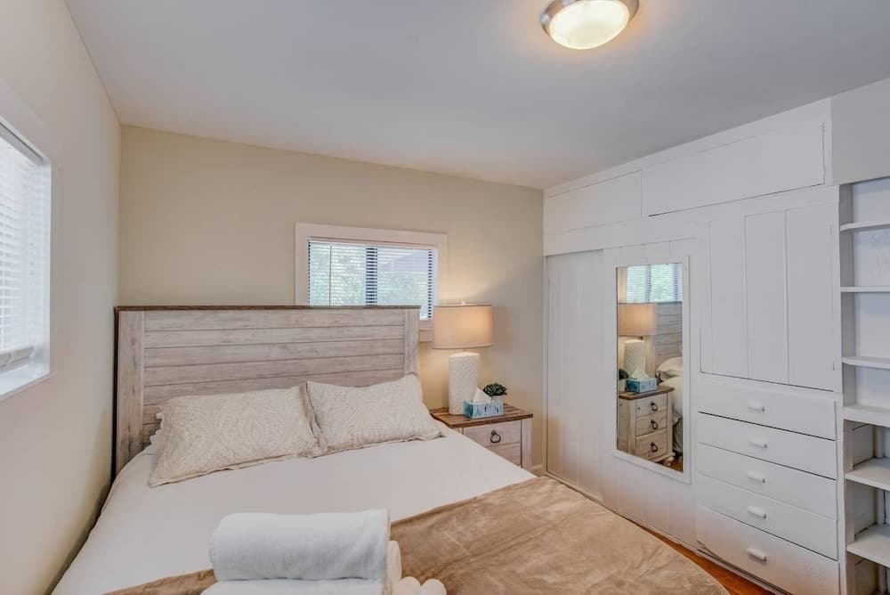 3brdowntownwalk to Everywhere & Bars W/fire pit