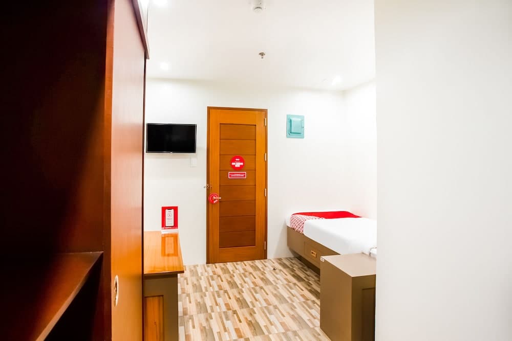 OYO 421 Deck 360 Dormitel