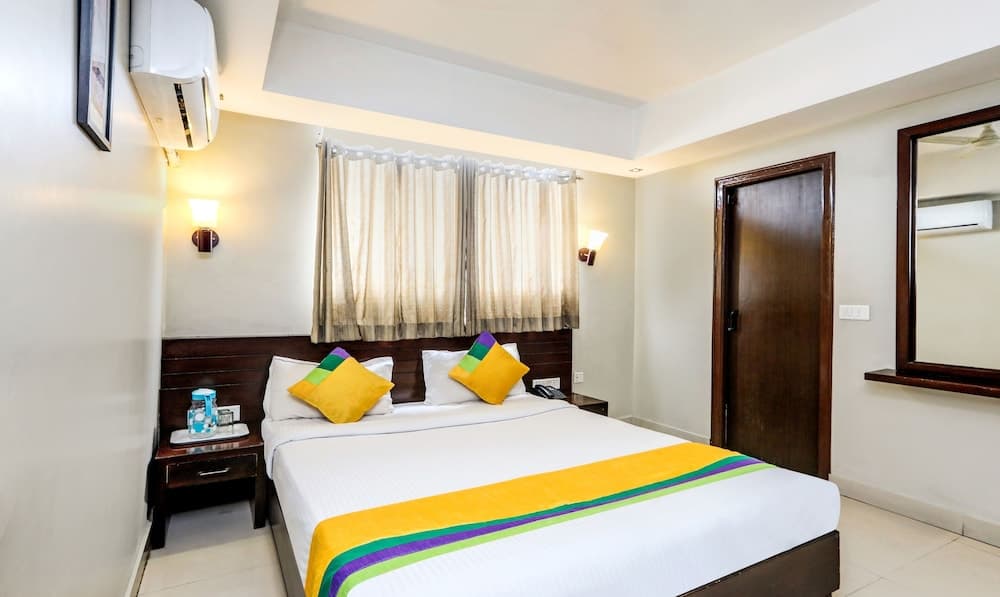 Itsy By Treebo - Greenwood Inn And Suites