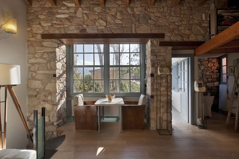 Live in the Shadow of the Acropolis