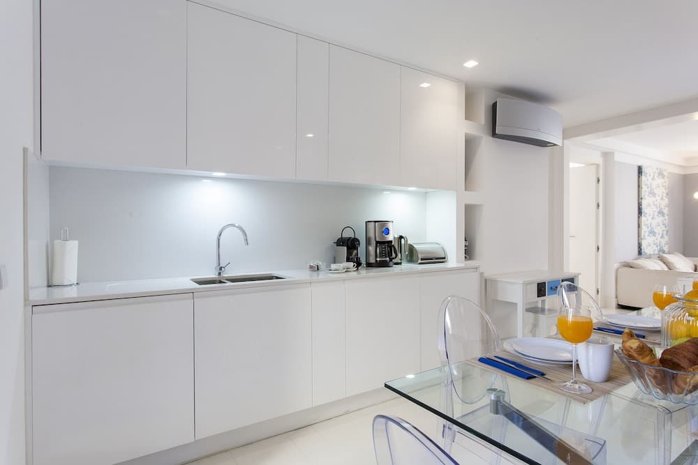 ALTIDO Gorgeous 2-bed home, 3 mins from Lisbon Cathedral