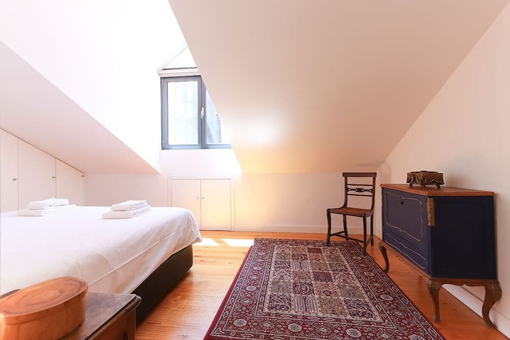 ALTIDO Bright and spacious 2BR Apt w/ terrace, 5 mins from Avenida da Liberdad