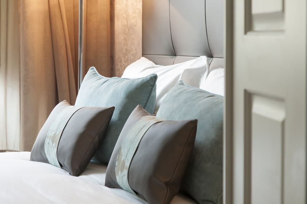 ALTIDO Elegant 3BR Apt w/terrace in Baixa, 3mins to Lisbon Cathedral