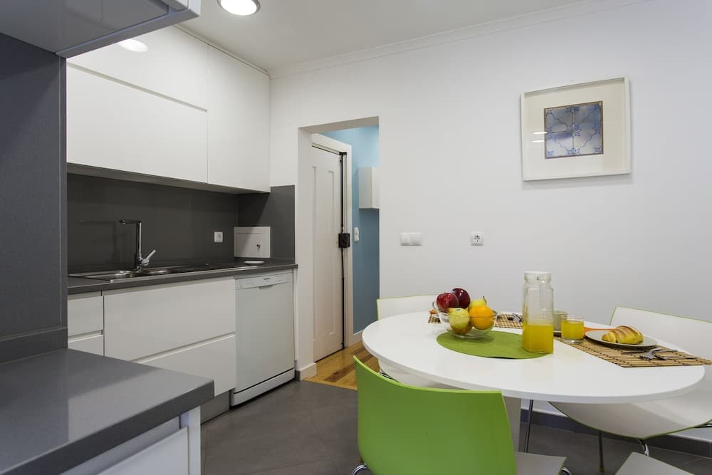 ALTIDO Urban 1-bed flat w/workspace, moments from Av. da Liberdade