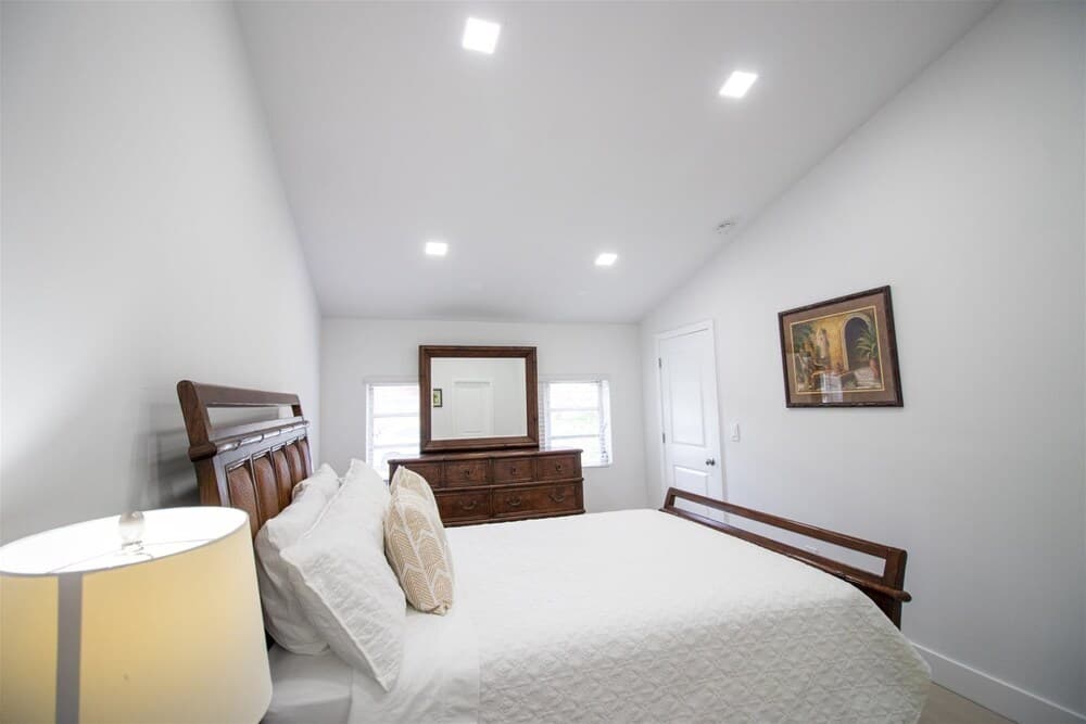 Like New Miami Springs Family Home