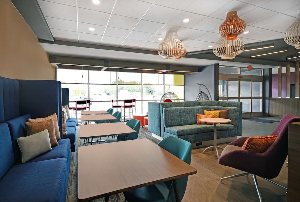 Tru by Hilton Monroe