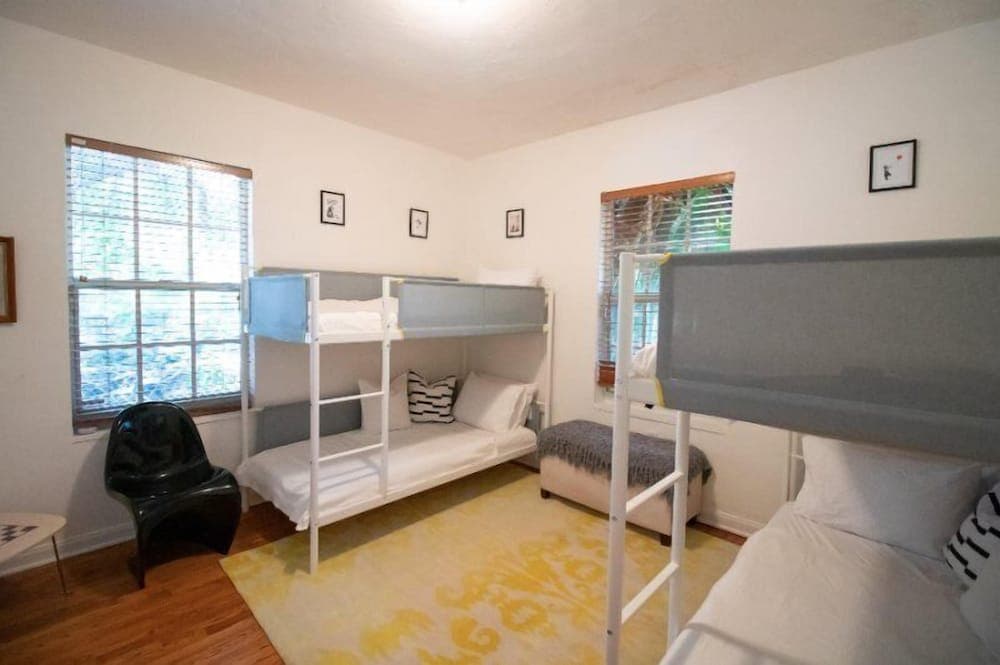 Mid Town Hippie House by the Bay