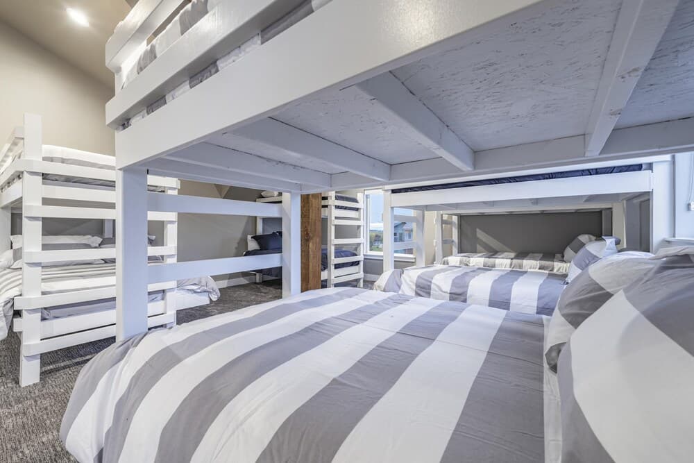 Foxridge--beautiful Parade Home Overlooking Bear Lake Golf Course and Bear Lake With Private Hot Tub