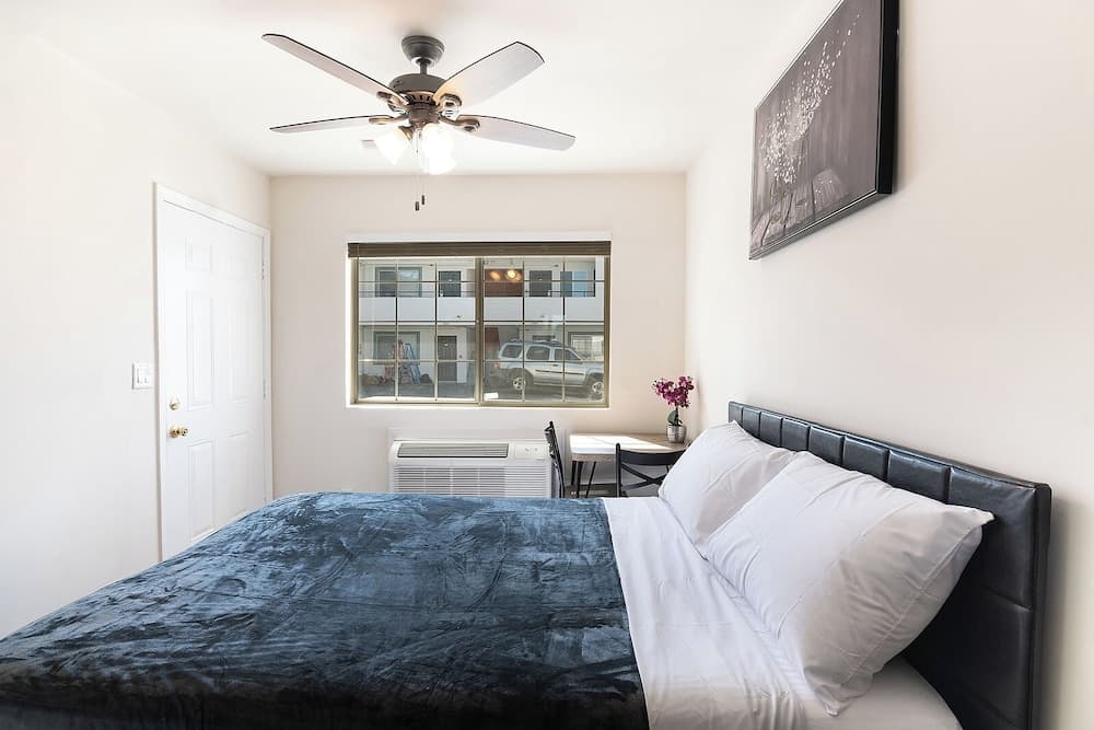 LA Royal Viking Apartments