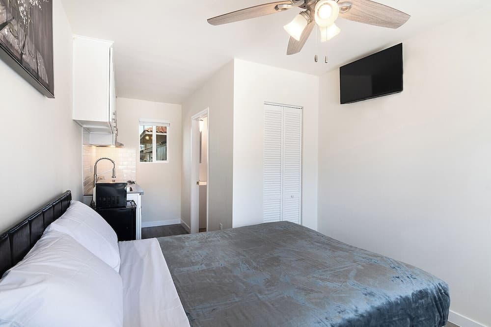 LA Royal Viking Apartments