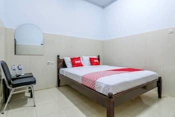 Super OYO 1952 Hotel Dewata Indah
