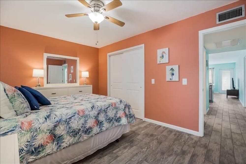 Anna Maria's Dream 2 Bedroom Villa by RedAwning