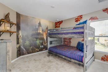 Fantastic Villa With Themed Rooms! Enjoy This Golf Community, Close to Parks. - 6bd, 5BA