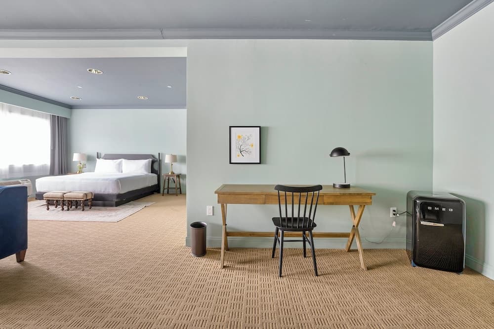 The Harbor Front Inn