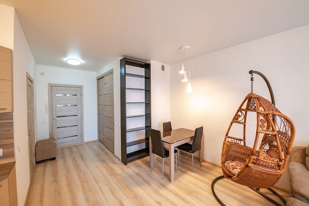 Apartment on Leonova 66