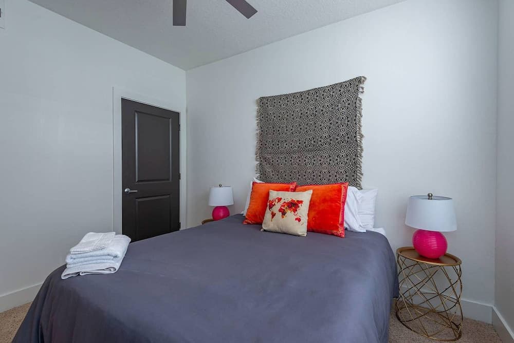 FRONTDESK NoHo Flats at North Hyde Park Apts Tampa