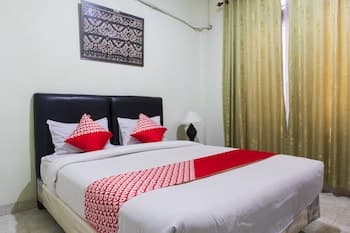 Super OYO 1682 Greenia Hotel