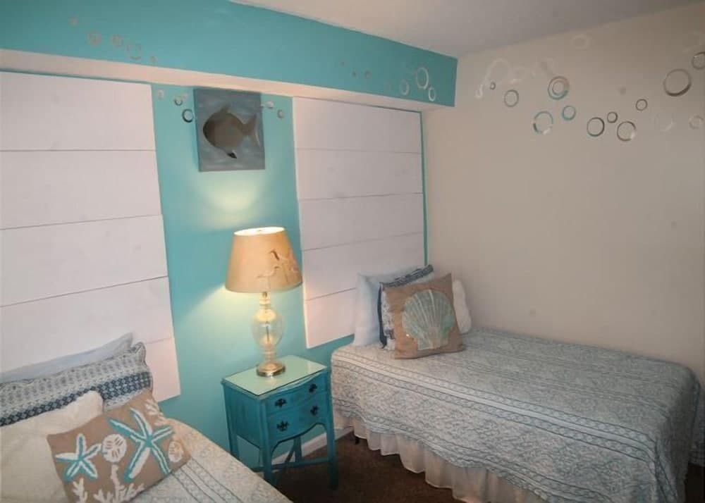 Pet Friendly, 2 Bedroom Condo, Pool, Tennis Court - Pelican Inlet D229