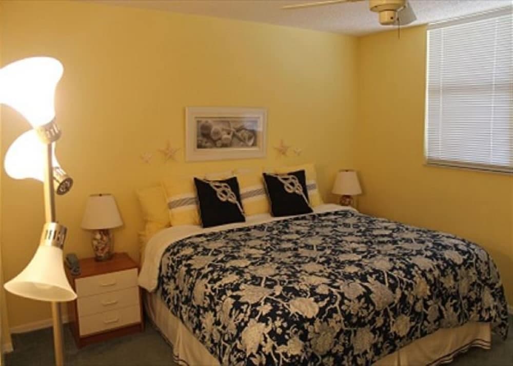 3 Bedroom Oceanfront Luxury Condo - Sand Dollar Iii, 404