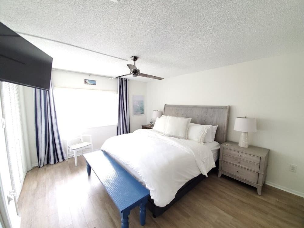 Ocean View 2 Bed, 2 Bath, Steps to the Beach - Spanish Trace 240