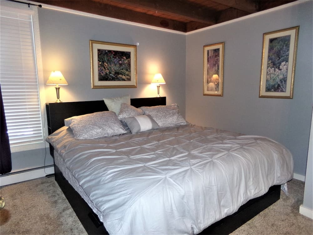 Three House 2 Bed 2 Bath THWC