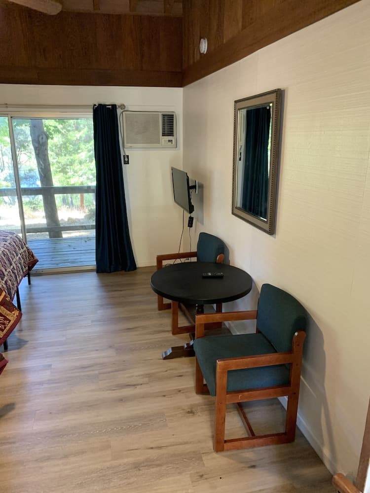 Alta Sierra Village Inn