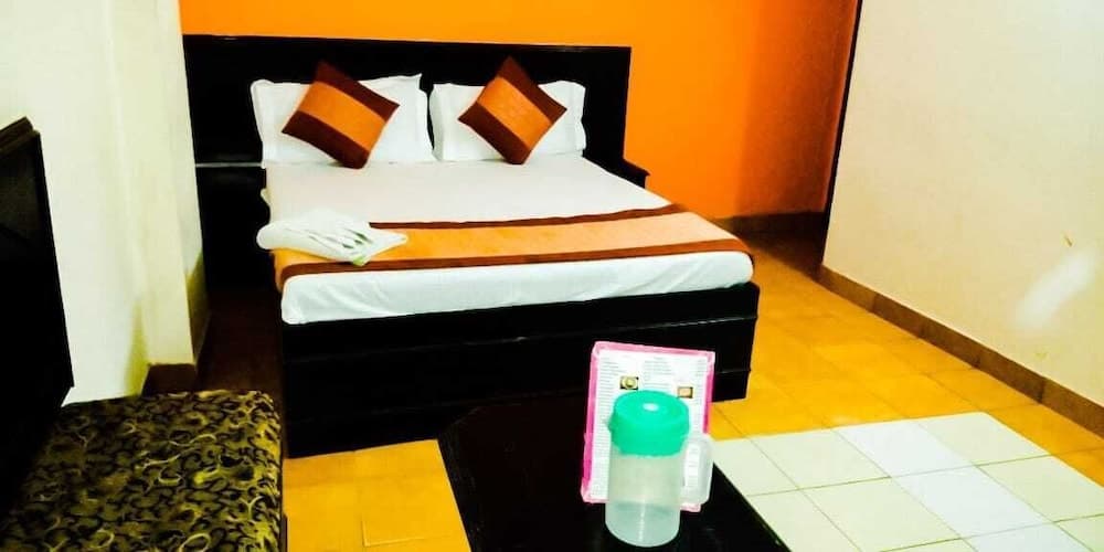 ADB Rooms Hotel Neelam Palace