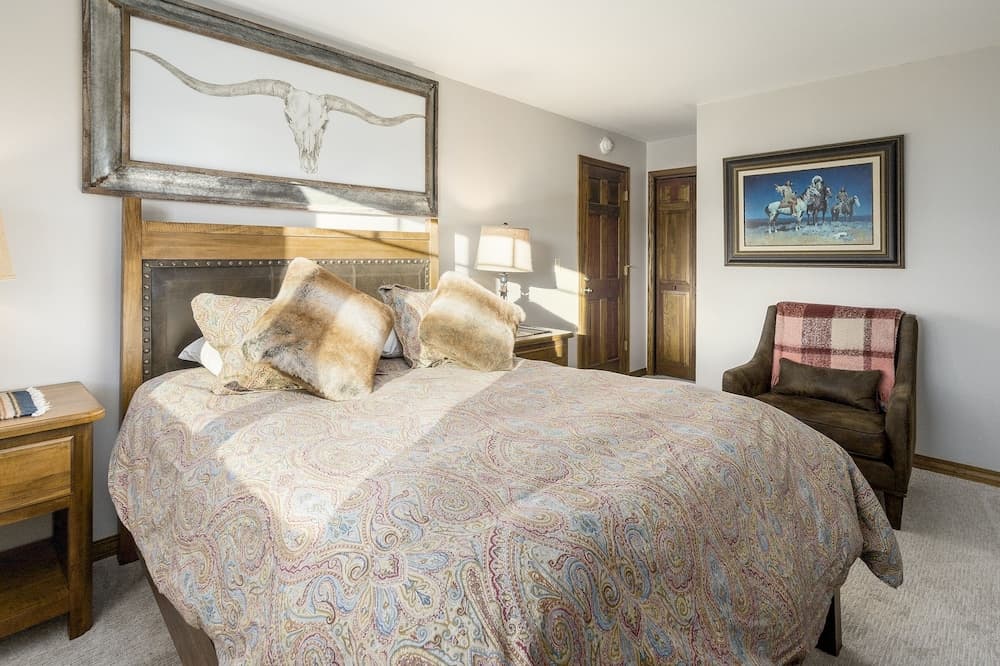 Phoenix 108 4 Bedroom Townhouse by RedAwning